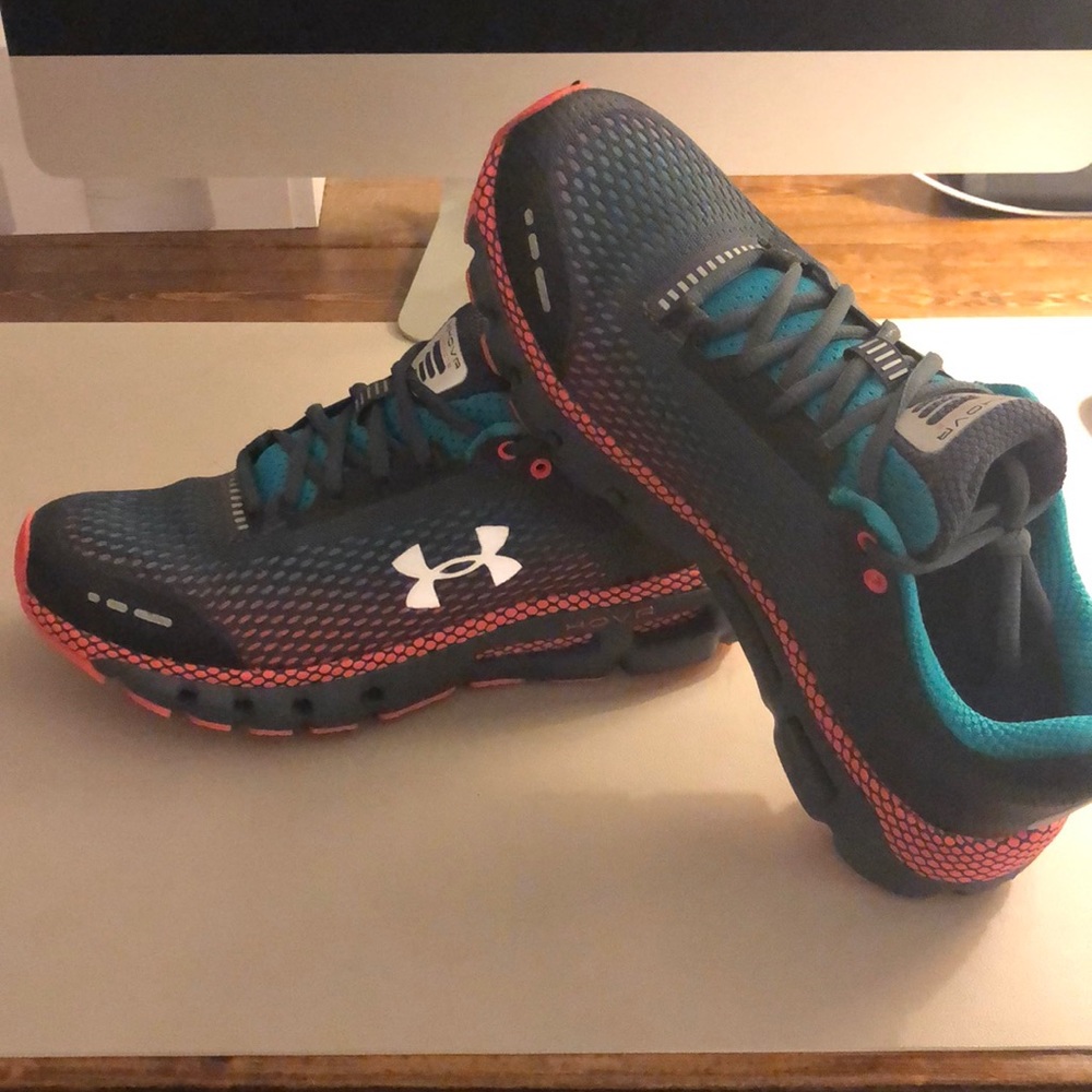 Hovr Infinite Like new!!  - Women’s 8; Youth 6.5